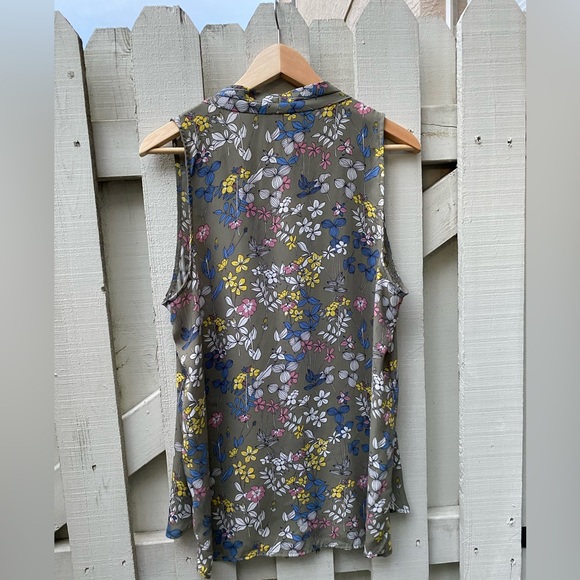 Vince Camuto Floral Sleeveless Top - Picture 4 of 4